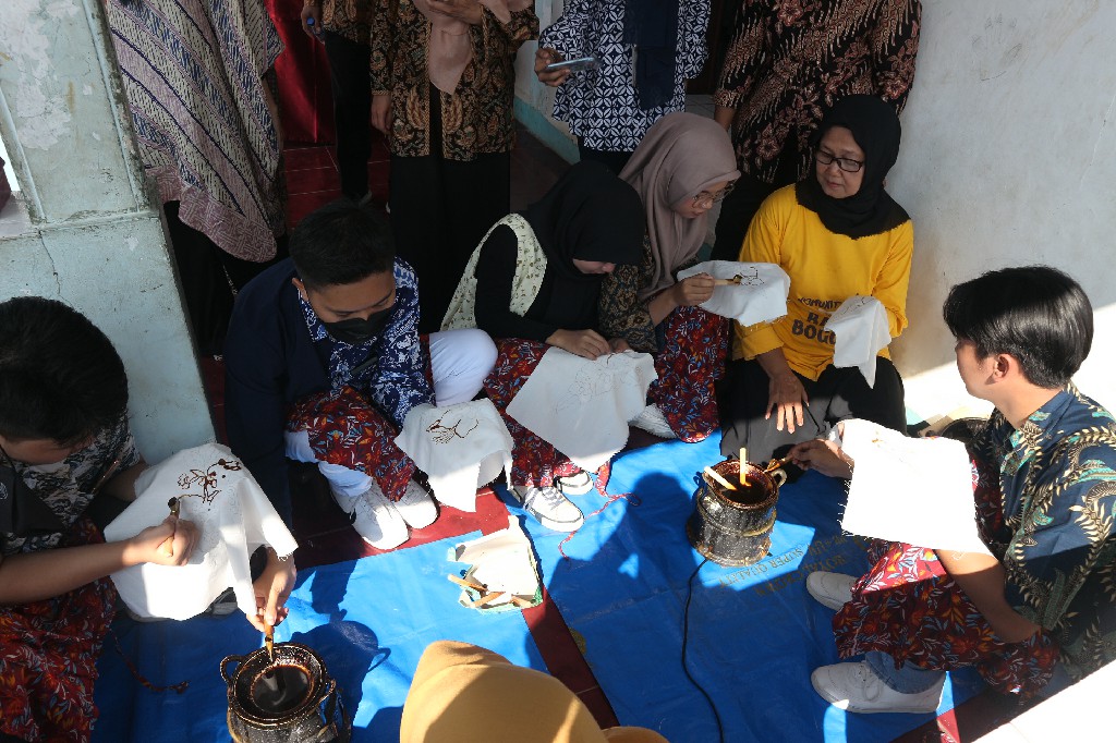 creating your own batik