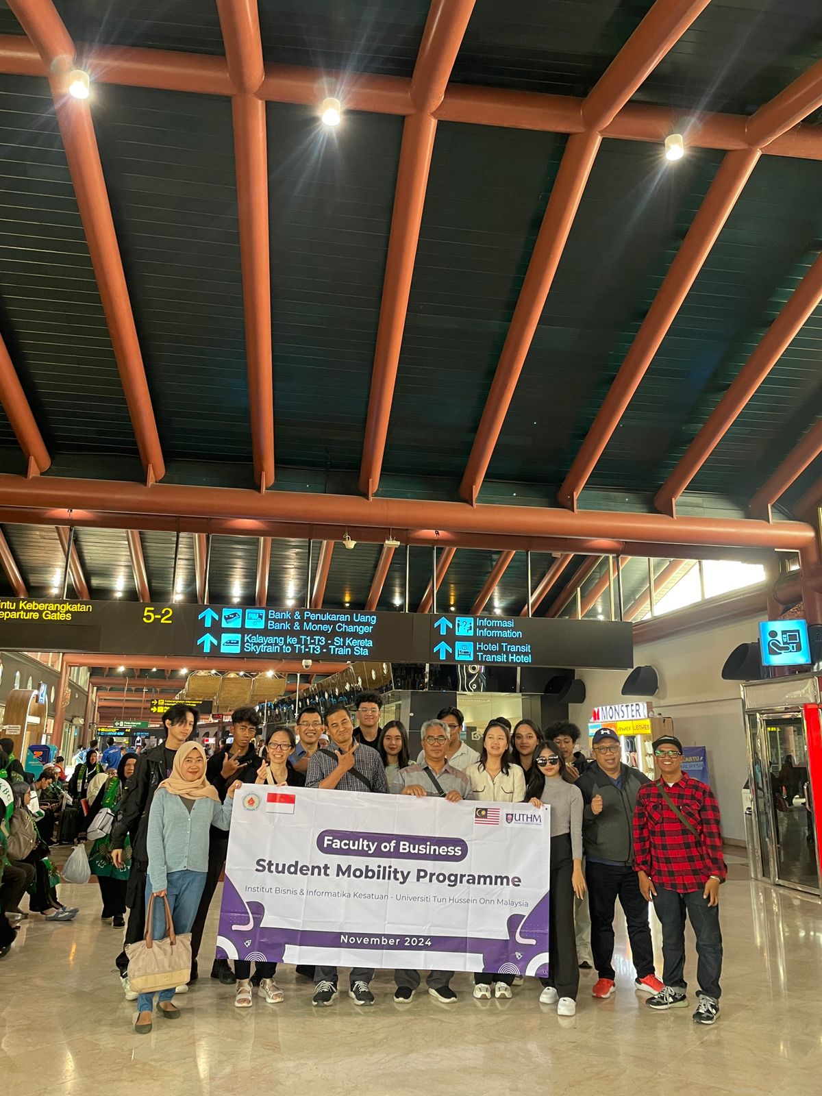 Kegiatan Student Mobility Fakultas Bisnis IBI Kesatuan ke Universiti Tun Hussein Onn Malaysia (UTHM), Johor Malaysia Kegiatan Student Mobility Fakultas Bisnis IBI Kesatuan ke Universiti Tun Hussein Onn Malaysia (UTHM), Johor Malaysia